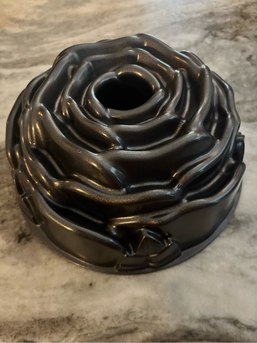 Nordic Ware 10 cup rose Bundt pan